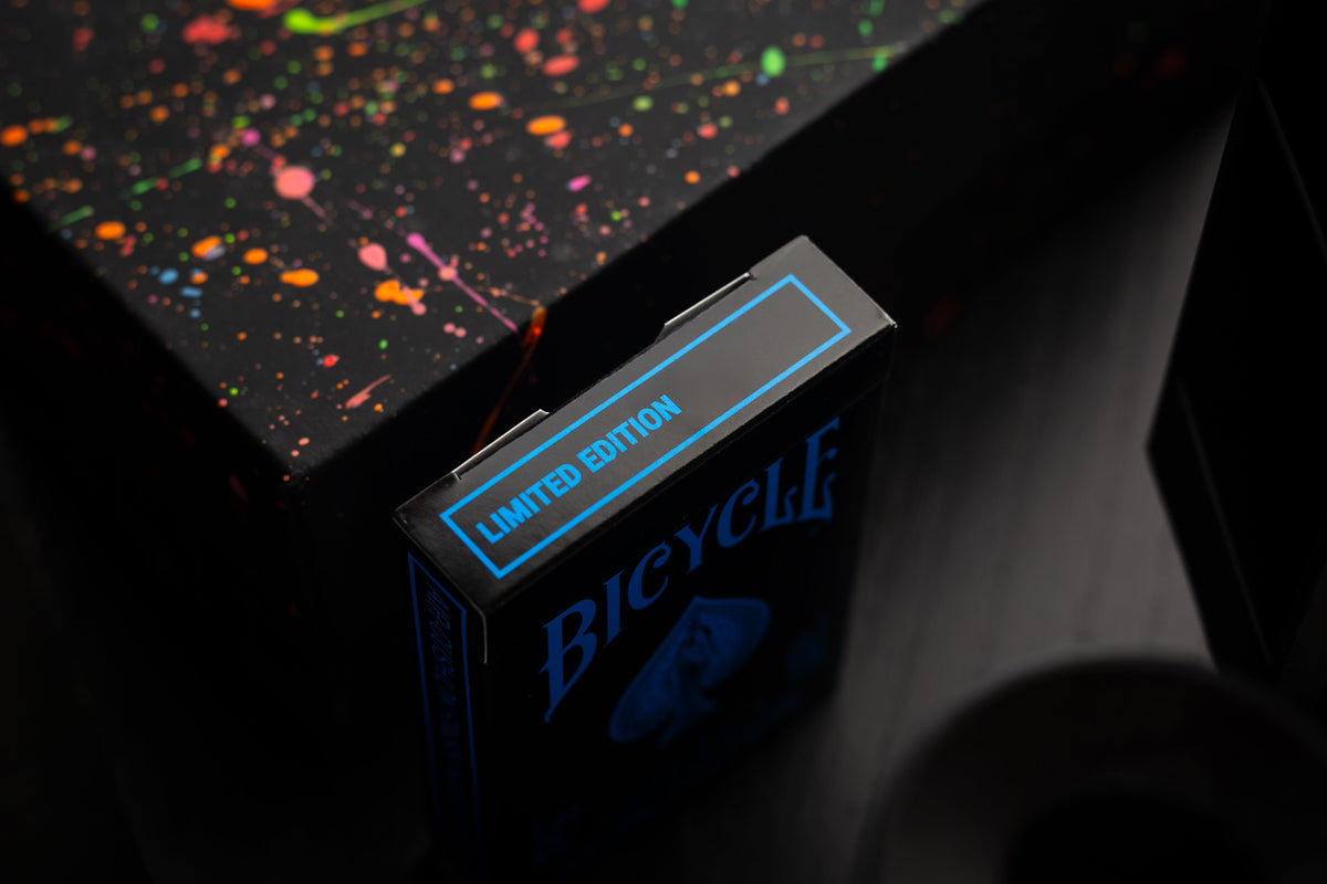 Bicycle Neon Cool-Blue top of the blue tuck box