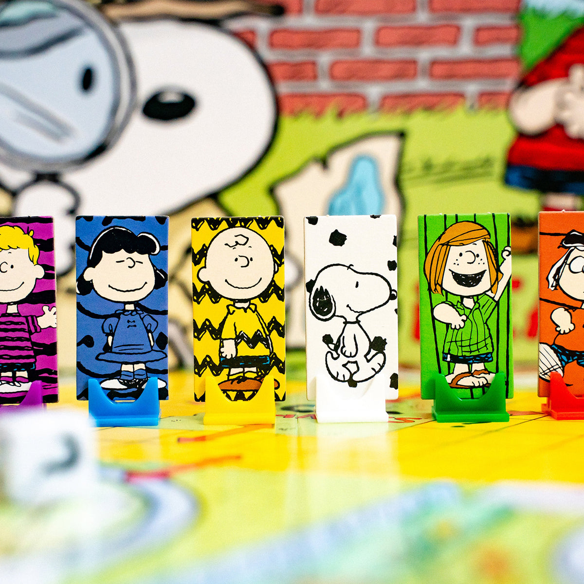 Clue: Peanuts Edition – game components